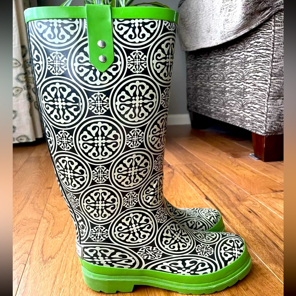 Toss Rain Boots Size 8